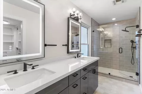 Bath - 4220 Everett Dr, Phoenix, AZ 85032 photo 2 of 3