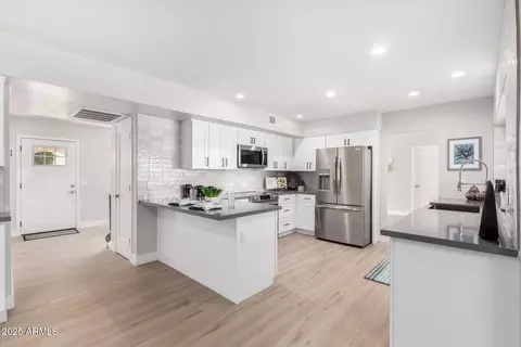 2024 E Gemini Dr, Tempe, AZ 85283 photo 2