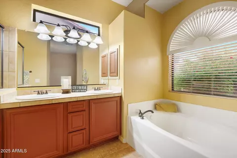 Bath - 6959 E Red Hawk Cir, Mesa, AZ 85207 photo 2 of 5