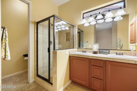Bath - 6959 E Red Hawk Cir, Mesa, AZ 85207 photo 3 of 5