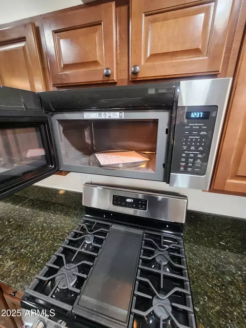 Kitchen - 5228 N 15th Dr, Phoenix, AZ 85015 photo 6 of 9