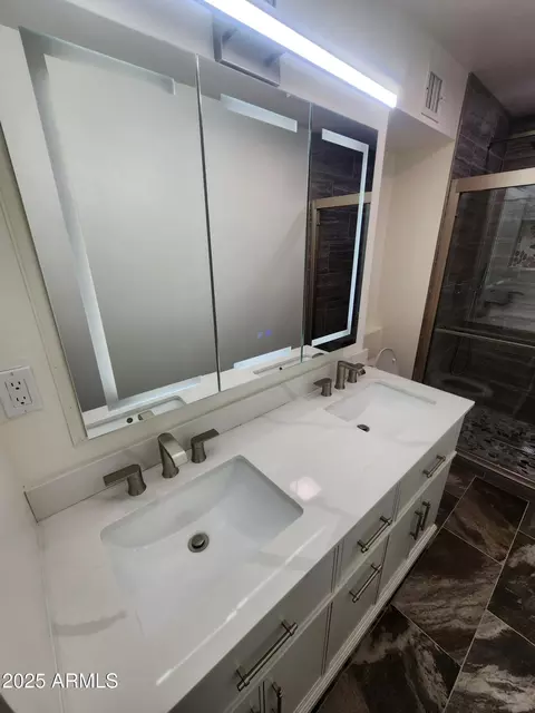 Bath - 5228 N 15th Dr, Phoenix, AZ 85015 photo 2 of 13