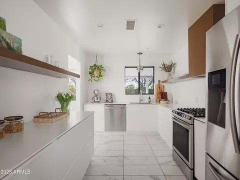 6114 N 8th St, Phoenix, AZ 85014 photo 3