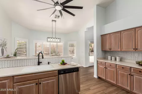 Kitchen - 2033 E Tecoma Rd, Phoenix, AZ 85048 photo 4 of 5