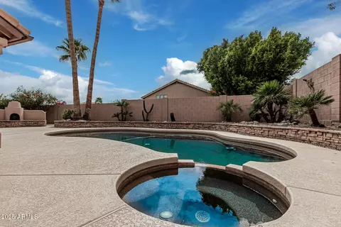 Exterior - 2033 E Tecoma Rd, Phoenix, AZ 85048 photo 9 of 10