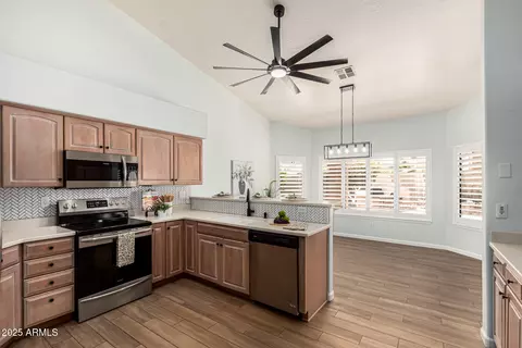 Kitchen - 2033 E Tecoma Rd, Phoenix, AZ 85048 photo 3 of 5