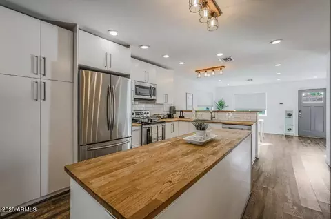 2330 E Pebble Beach Dr, Tempe, AZ 85282 photo 2