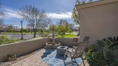 56 S Prairie Rd, Gilbert, AZ 85296 photo 2