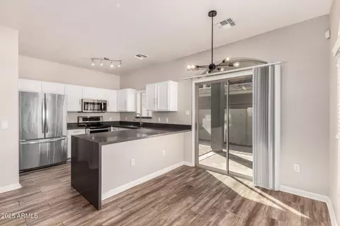 Kitchen - 2402 E 5th St #1403, Tempe, AZ 85281 photo 2 of 4