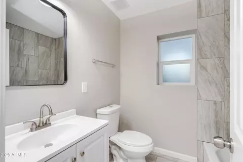Bath - 210 Elm St, Tucson, AZ 85705 photo 2 of 3