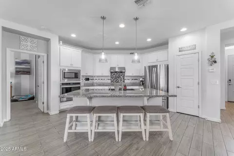 Kitchen - 5637 S 29th Pl, Phoenix, AZ 85040 photo 2 of 6