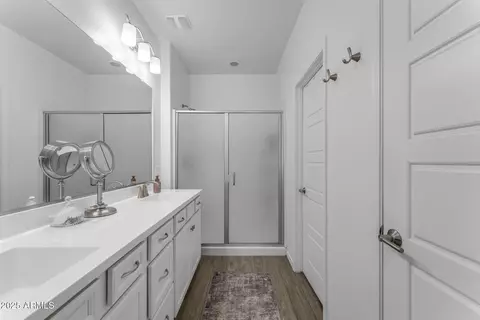 Bath - 5637 S 29th Pl, Phoenix, AZ 85040 photo 1 of 3