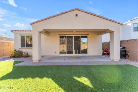 Exterior - 5637 S 29th Pl, Phoenix, AZ 85040 photo 4 of 6
