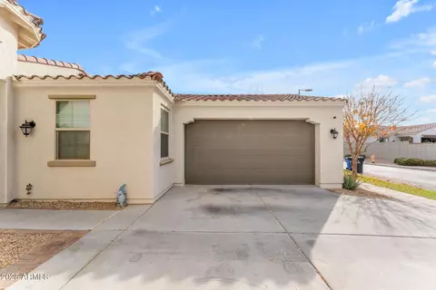 Exterior - 5637 S 29th Pl, Phoenix, AZ 85040 photo 6 of 6