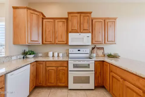 Kitchen - 11258 E Ocaso Ave, Mesa, AZ 85212 photo 2 of 6