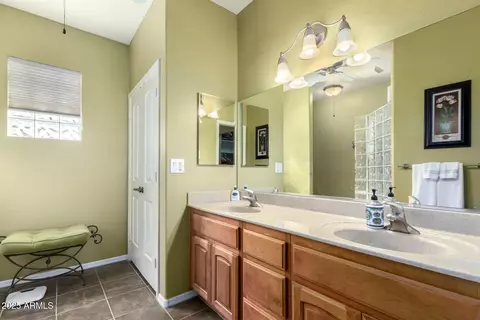 Bath - 11056 E Nopal Ave, Mesa, AZ 85209 photo 1 of 3