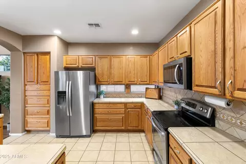 Kitchen - 4272 E Ivanhoe St, Gilbert, AZ 85295 photo 2 of 4