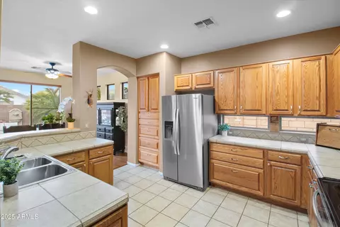 Kitchen - 4272 E Ivanhoe St, Gilbert, AZ 85295 photo 3 of 4