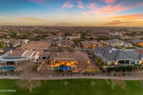 View/Area - 2998 E Waterman Way, Gilbert, AZ 85297 photo 7 of 12