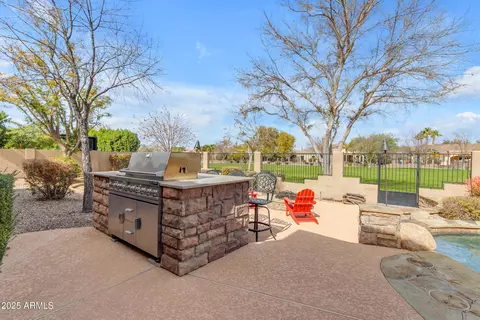 Exterior - 2998 E Waterman Way, Gilbert, AZ 85297 photo 10 of 19