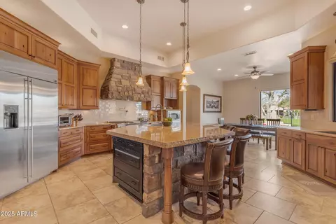 Kitchen - 2998 E Waterman Way, Gilbert, AZ 85297 photo 9 of 11