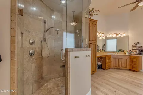 Bath - 2998 E Waterman Way, Gilbert, AZ 85297 photo 8 of 15