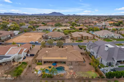View/Area - 2998 E Waterman Way, Gilbert, AZ 85297 photo 6 of 12