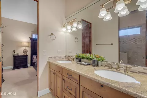 Bath - 2998 E Waterman Way, Gilbert, AZ 85297 photo 13 of 15