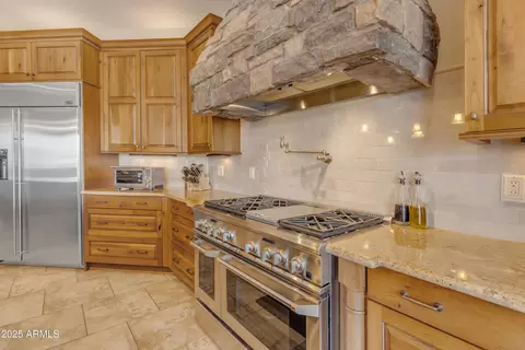 Kitchen - 2998 E Waterman Way, Gilbert, AZ 85297 photo 3 of 11