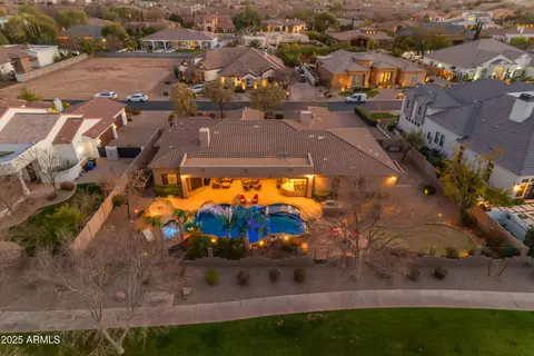 View/Area - 2998 E Waterman Way, Gilbert, AZ 85297 photo 2 of 12