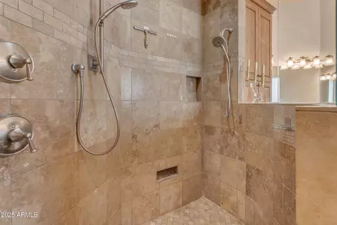 Bath - 2998 E Waterman Way, Gilbert, AZ 85297 photo 9 of 15