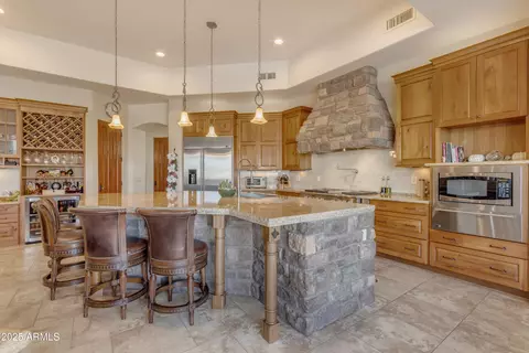 Kitchen - 2998 E Waterman Way, Gilbert, AZ 85297 photo 2 of 11