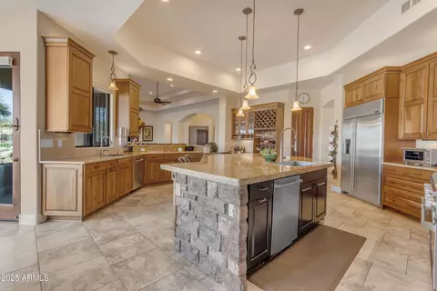 Kitchen - 2998 E Waterman Way, Gilbert, AZ 85297 photo 10 of 11