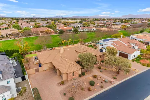 View/Area - 2998 E Waterman Way, Gilbert, AZ 85297 photo 5 of 12