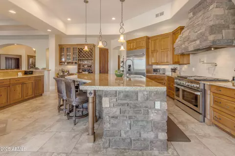 Kitchen - 2998 E Waterman Way, Gilbert, AZ 85297 photo 6 of 11