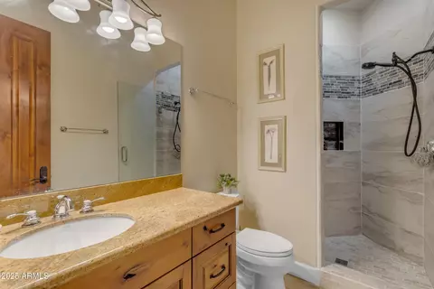 Bath - 2998 E Waterman Way, Gilbert, AZ 85297 photo 12 of 15