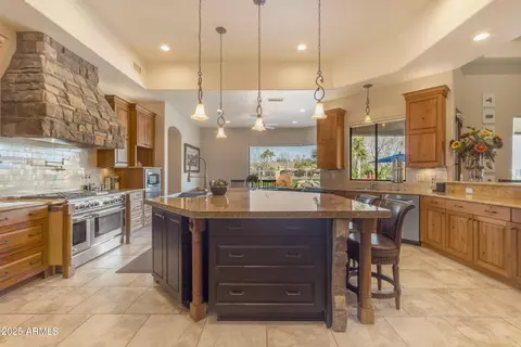 Kitchen - 2998 E Waterman Way, Gilbert, AZ 85297 photo 8 of 11