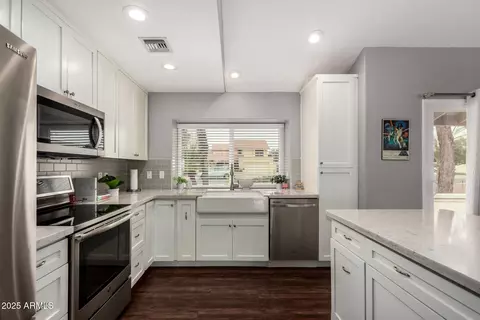Kitchen - 2701 E Lockwood St, Mesa, AZ 85213 photo 3 of 3
