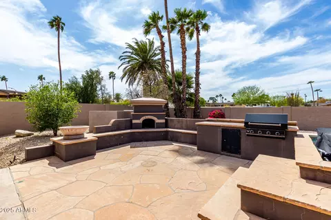 Exterior - 10834 N 45th St, Phoenix, AZ 85028 photo 4 of 7