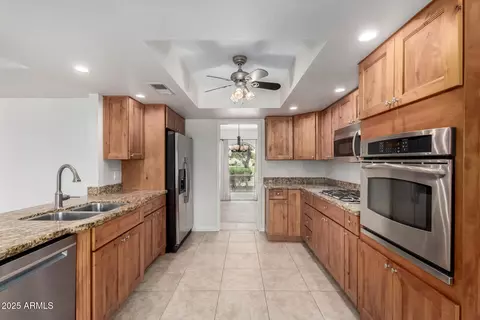 Kitchen - 10834 N 45th St, Phoenix, AZ 85028 photo 3 of 4