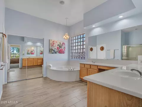 Bath - 4215 W Reddie Loop, Phoenix, AZ 85083 photo 2 of 8