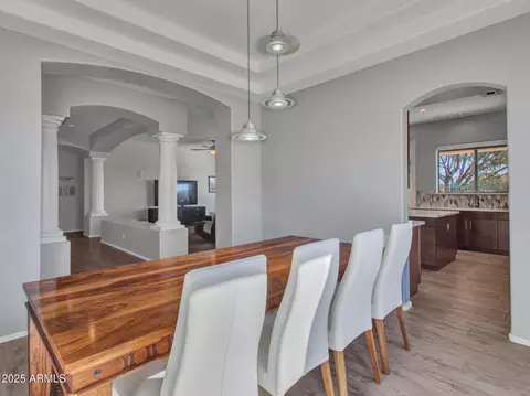 Dining - 4215 W Reddie Loop, Phoenix, AZ 85083 photo 4 of 4