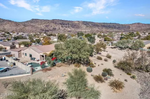 View/Area - 4215 W Reddie Loop, Phoenix, AZ 85083 photo 8 of 12