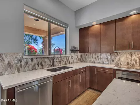 Kitchen - 4215 W Reddie Loop, Phoenix, AZ 85083 photo 8 of 9