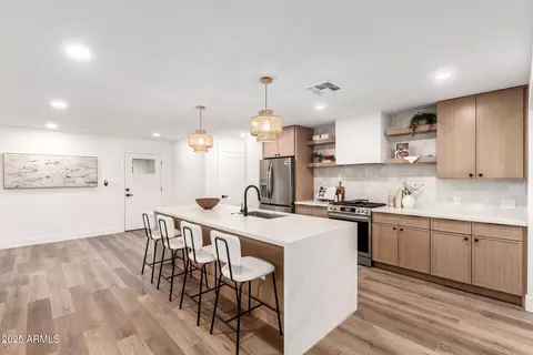 1326 E Catalina Dr, Phoenix, AZ 85014 photo 3