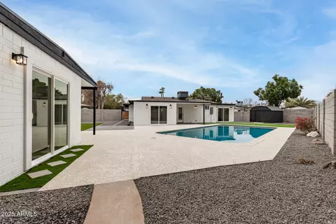 1326 E Catalina Dr, Phoenix, AZ 85014 photo 2