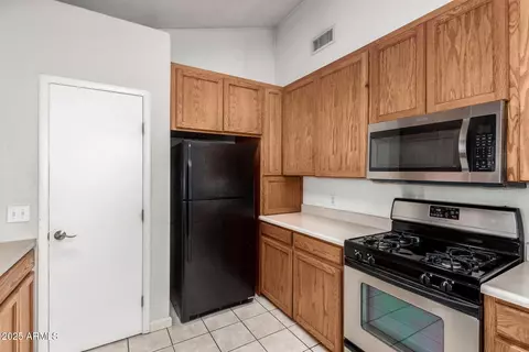 Kitchen - 263 W 9th Pl S, Mesa, AZ 85201 photo 2 of 4