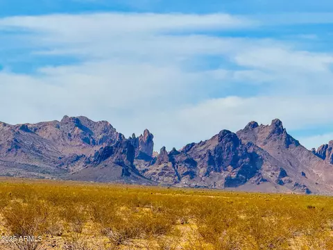 0 W Wingate Dr #LOT B, Golden Valley, AZ 86413
