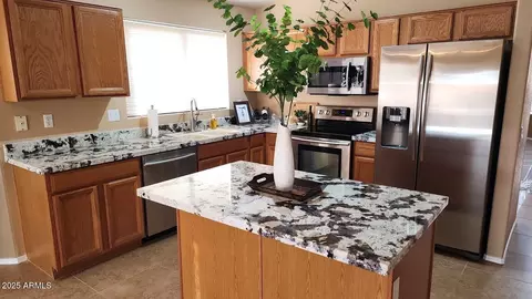 2303 E Wescott Dr, Phoenix, AZ 85024 photo 2