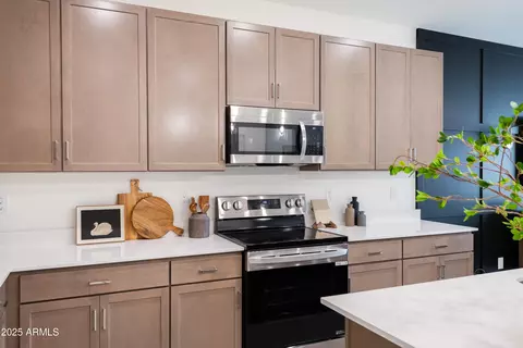Kitchen - 651 N Ironwood Dr #7, Apache Junction, AZ 85120 photo 7 of 9